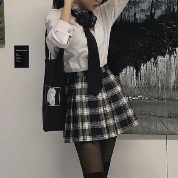 Hot Topic Dresses & Skirts - NWT Plaid Black and White Skirt